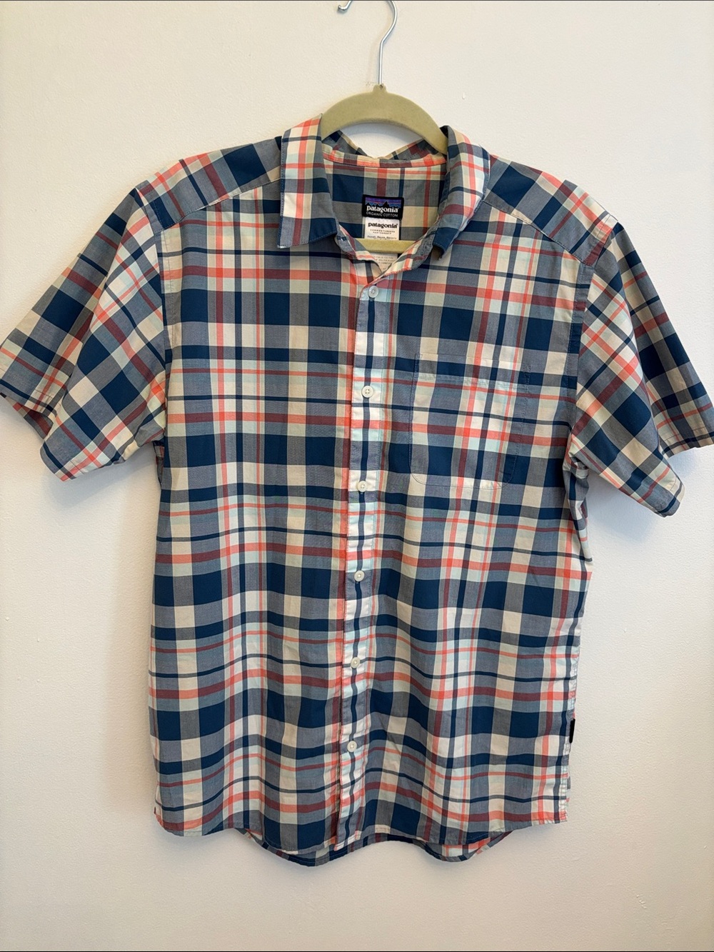 Patagonia Plaid Short Sleeve Button-Down Shirt – Men’s Size M